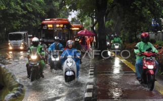 Cuaca Hari Ini, BMKG Memprakirakan Hujan Ringan hingga Lebat Mengguyur Mayoritas Kota Besar - JPNN.com