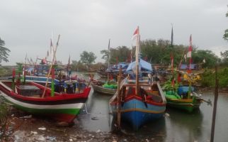 Gelombang Tinggi 4 Meter, Nelayan Pesisir Selatan Banten tak Melaut - JPNN.com