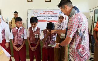 Sinarmas World Academy Mewakafkan Al-Qur'an ke Sekolah Dasar - JPNN.com