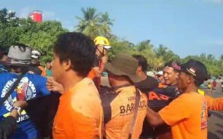 Wisatawan yang Terseret Ombak di Pangandaran Ditemukan Meninggal Dunia - JPNN.com