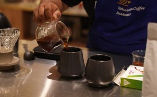 Kemendikbudristek Magangkan LKP Barista di Industri Kopi - JPNN.com