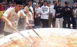 Putra Siregar & Bobon Santoso Berkolaborasi, Masak 1.000 Porsi Daging Kurban - JPNN.com