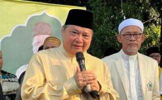 Ini Reaksi Airlangga soal Wacana Pemberian Bansos untuk Korban Judi Online - JPNN.com