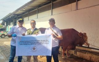 Masjid Raya Bandung Sembelih Hewan Kurban Titipan Jokowi, Berat Sapi 1,13 Ton - JPNN.com