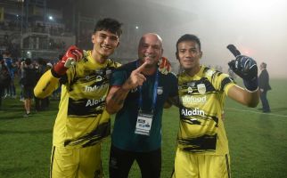 Pelatih Kiper Persib Puji Performa Kevin Mendoza, Ini Alasannya - JPNN.com