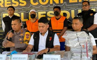 Korupsi Dana Bansos Rumah Ibadah, Eks Anggota DPRD & PNS di Dumai Ditangkap Polisi - JPNN.com