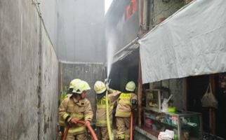 Kebakaran di Kampung Bali Tanah Abang, 10 Rumah Hangus - JPNN.com