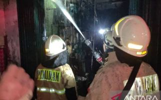 Toko Elektronik di Makasar Jaktim Terbakar, Kerugian Ratusan Juta Rupiah - JPNN.com