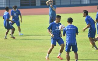 Latihan Perdana Persib Bandung Tanpa Bojan Hodak, Pemain Belum Lengkap - JPNN.com