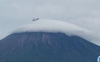 Gunung Semeru Erupsi Lagi dengan Letusan Setinggi 700 Meter - JPNN.com