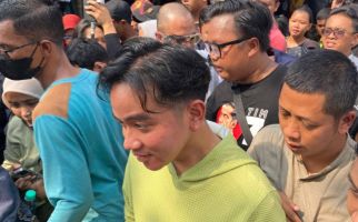 Ada yang Berbeda dengan Penampilan Gibran Saat Blusukan di Jakarta - JPNN.com