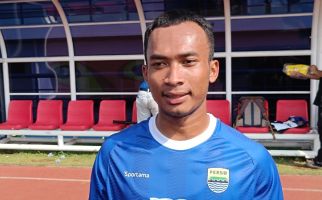 Sempat Dilirik Klub Lain, Robi Darwis Kembali ke Persib Bandung - JPNN.com