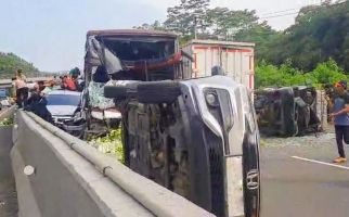 Detik-Detik Kecelakaan Beruntun 10 Mobil di Tol Cipularang - JPNN.com