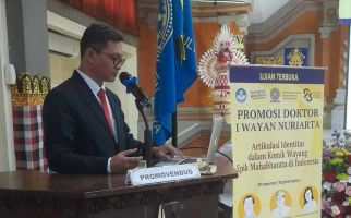 Komikus I Wayan Nuriarta Meraih Gelar Doktor dari Udayana Lewat Epik Mahabharata - JPNN.com