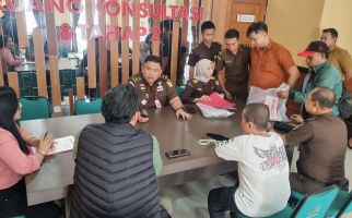 Bareskrim Limpahkan Tersangka Pembuat Konten Porno Keponakan ke Kejari Gresik - JPNN.com