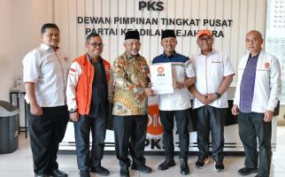 Terbitkan SK, PKS Mendukung Kandidat Ini di Pilkada Fakfak 2024 - JPNN.com