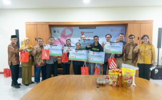 Bank DKI Peduli Berikan Bantuan kepada ADHIV Melalui Komisi Penanggulangan AIDS Jakarta - JPNN.com