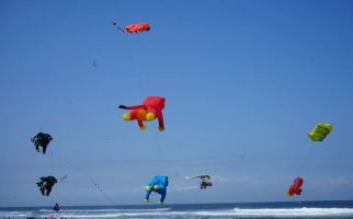 Peserta dari 13 Negara Berpartisipasi dalam Jogja International Kite Festival 2024 - JPNN.com