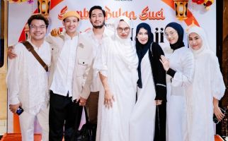 Wanda Hara Ternyata Tak Cuma Sekali Pakai Hijab Bareng Artis, Nih Buktinya - JPNN.com