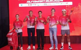 Ibnu Jamil & Ririn Ekawati Ikut Alfamart Run 2024, Tak Sabar Boyong Tas Troli Isi 30 Kg - JPNN.com