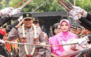 Disambut Pedang Pora, Brigjen Ribut Hari Wibowo Resmi Jadi Kapolda Jateng - JPNN.com