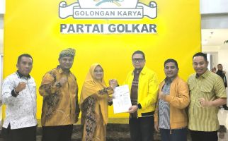 Terima SK Dukungan dari Golkar, Afni-Syamsurizal Tancap Gas Berlayar di Pilkada Siak 2024 - JPNN.com