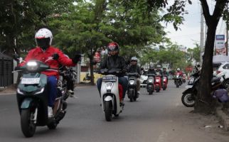 4 Kiat Berkendara Aman dan Nyaman dengan Motor Listrik - JPNN.com