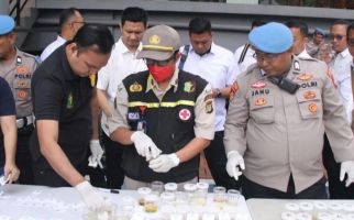 Polres Jakbar Tes Urine 119 Personel Untuk Pastikan Bebas dari Narkoba - JPNN.com