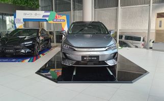 Baru Diluncurkan di GIIAS 2024, Begini Rasanya Geber BYD M6 Rute Jakarta-Bandung - JPNN.com