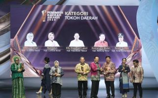 Kamarudin Muten Raih Penghargaan Nasional Pimpinan Daerah Award 2024 - JPNN.com