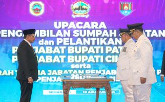 Nana Sudjana Sampaikan Pesan Khusus saat Melantik Pj Bupati Pati dan Cilacap - JPNN.com