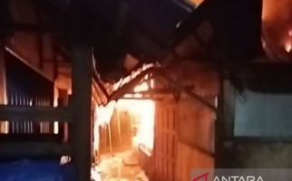 Dugaan Penyebab Kebakaran yang Hanguskan 22 Kios di Pasar Segiri Samarinda - JPNN.com