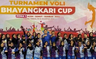 Turnamen Voli Bhayangkari Cup 2024, PD Riau Menang Telak Lawan Sumbar - JPNN.com