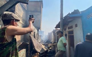 Ratusan Rumah di Manggarai Terbakar, Penyebabnya Diduga dari Charger Hp - JPNN.com