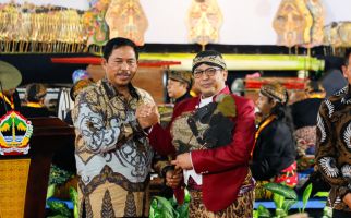 Pj Gubernur Jateng Menggelar Wayang Kulit Semar Kembar-Sembadra Larung - JPNN.com