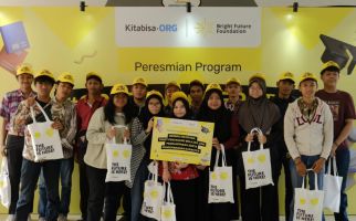 KitaBisa & Yayasan Ini Berikan Beasiswa Pendidikan Kepada Puluhan Kaum Marginal - JPNN.com