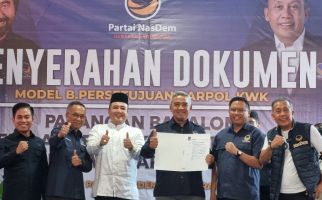 NasDem Serahkan Surat Rekomendasi ke 6 Cakada di Jabar, Salah Satunya Pasangan Farhan-Erwin - JPNN.com