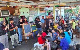 Komunitas PELUK dan TB Bukit Duri Bercerita Dorong Literasi Digital pada Anak-anak - JPNN.com