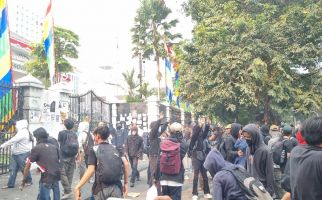 Kronologi Mahasiswa Unibba Jadi Korban Bentrok Demo di DPRD Jabar, Sebelah Matanya Mengalami Kebutaan - JPNN.com