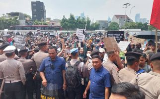 Ada Info Anggota DPR Masih di Sekitar Senayan, Jeirry: Busuk Motifnya! - JPNN.com