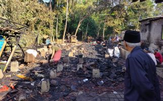 Puluhan Kamar Santri Ponpes Mutaalimin Pandeglang Hangus Terbakar - JPNN.com