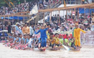 Innalillahi, Seorang Atlet Pacu Jalur di Kuansing Meninggal saat Sampai Garis Finis - JPNN.com