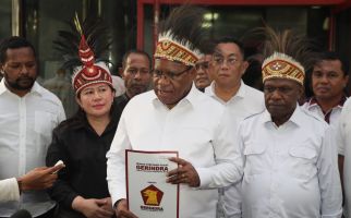 Diusung Gerindra jadi Cagub Papua Tengah, John Wempi Wetipo: Kami Pegang Teguh Amanah Ini - JPNN.com