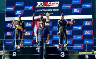 Membanggakan, Dypo Fitra Podium Juara TCR Asia International Series 2024 - JPNN.com