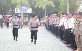 Mengawali Operasi Pengamanan Pilkada 2024, Polres Siak Menggelar Pasukan dan Deklarasikan Netralitas - JPNN.com