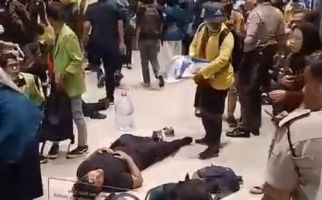 Demo di Semarang: Polisi Membabi Buta Tembakkan Gas Air Mata, Puluhan Mahasiswa Dilarikan ke RS - JPNN.com