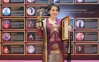 Komitmen Berdayakan Perempuan, Meiline Tenardi Raih Woman Empower Woman Award 2024 - JPNN.com