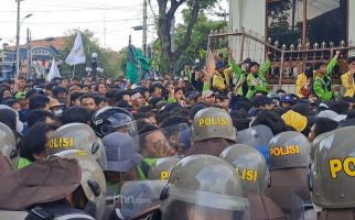 Video: Semarang Tegang, Pipi Wakasat Intel Kena Tombak - JPNN.com