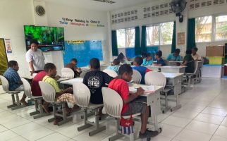 Sekolah Asrama Taruna Papua, Ikhtiar Mendidik Anak-anak dari Suku Terpencil Menembus Garis Batas - JPNN.com