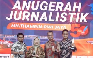 Alfian Risfil Auton Asal Bawean Sabet Penghargaan Bergengsi di MH Thamrin Award 2024 - JPNN.com